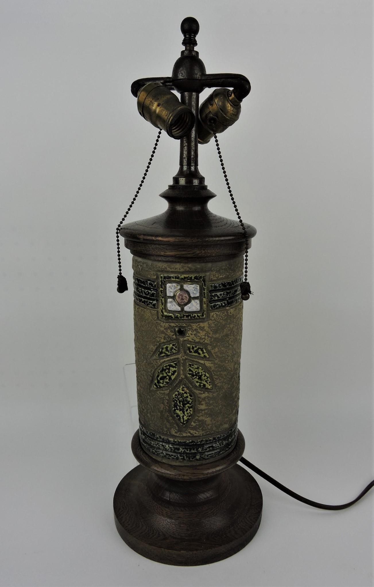 Roseville Mostique table lamp with (1 of 1)