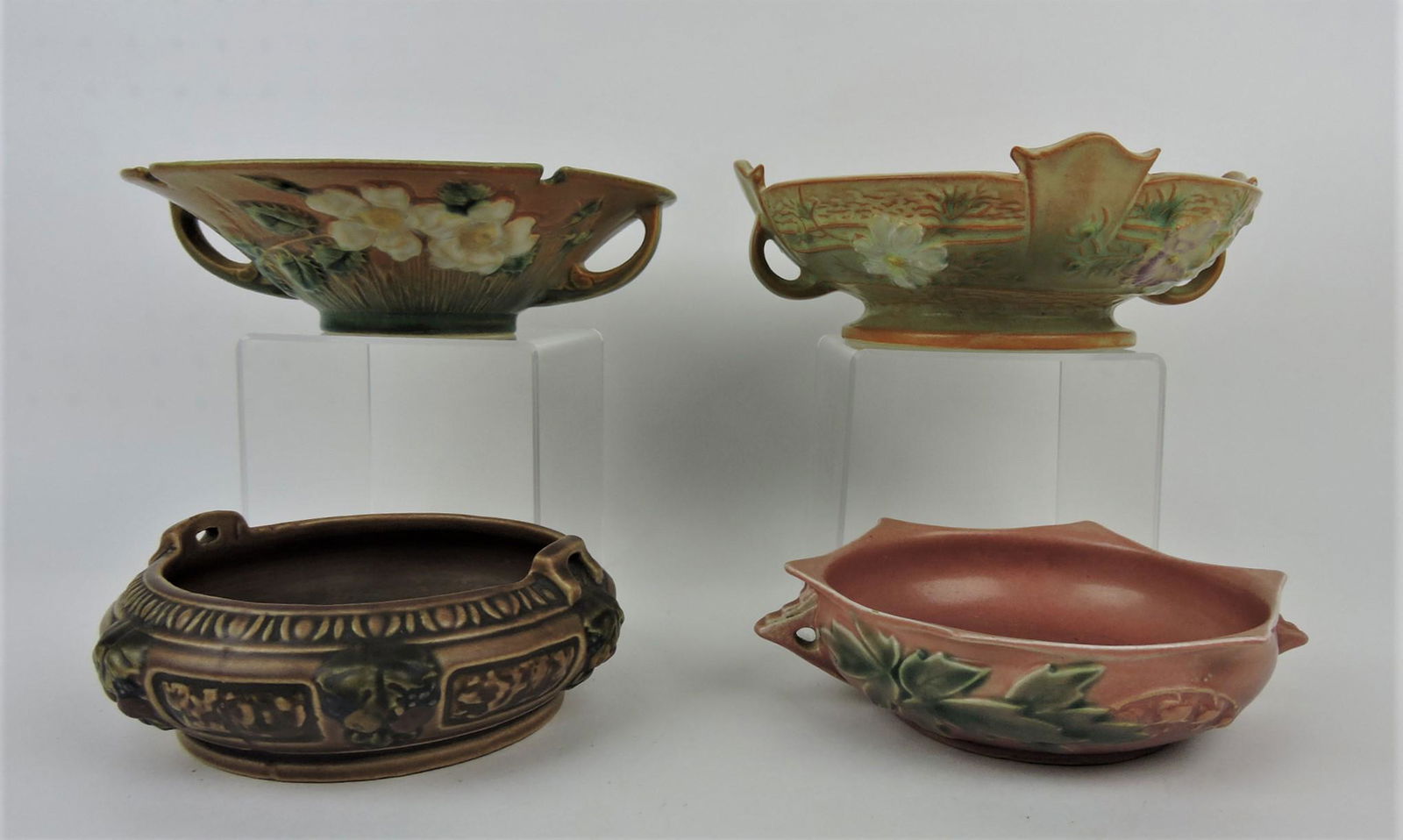 Roseville lot of 4 console bowls: White (1 of 1)