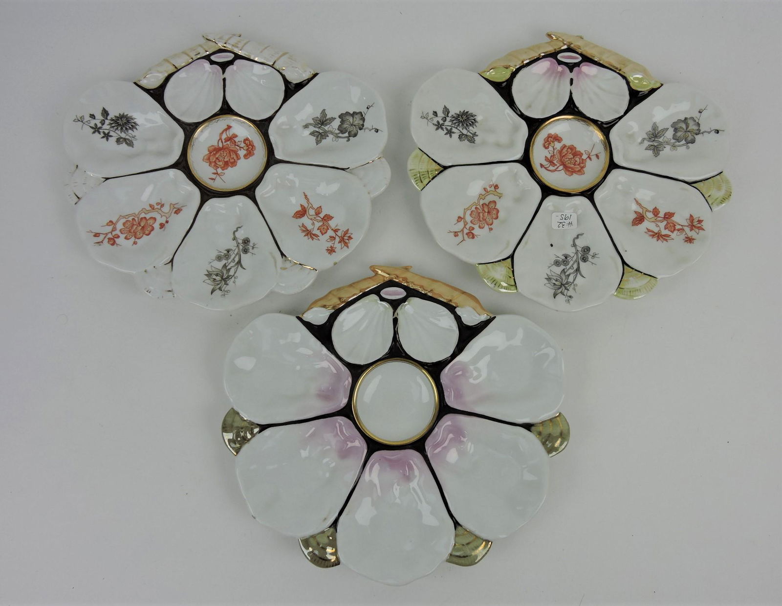 Porcelain lot of 3 shell shape oyster (1 of 1)
