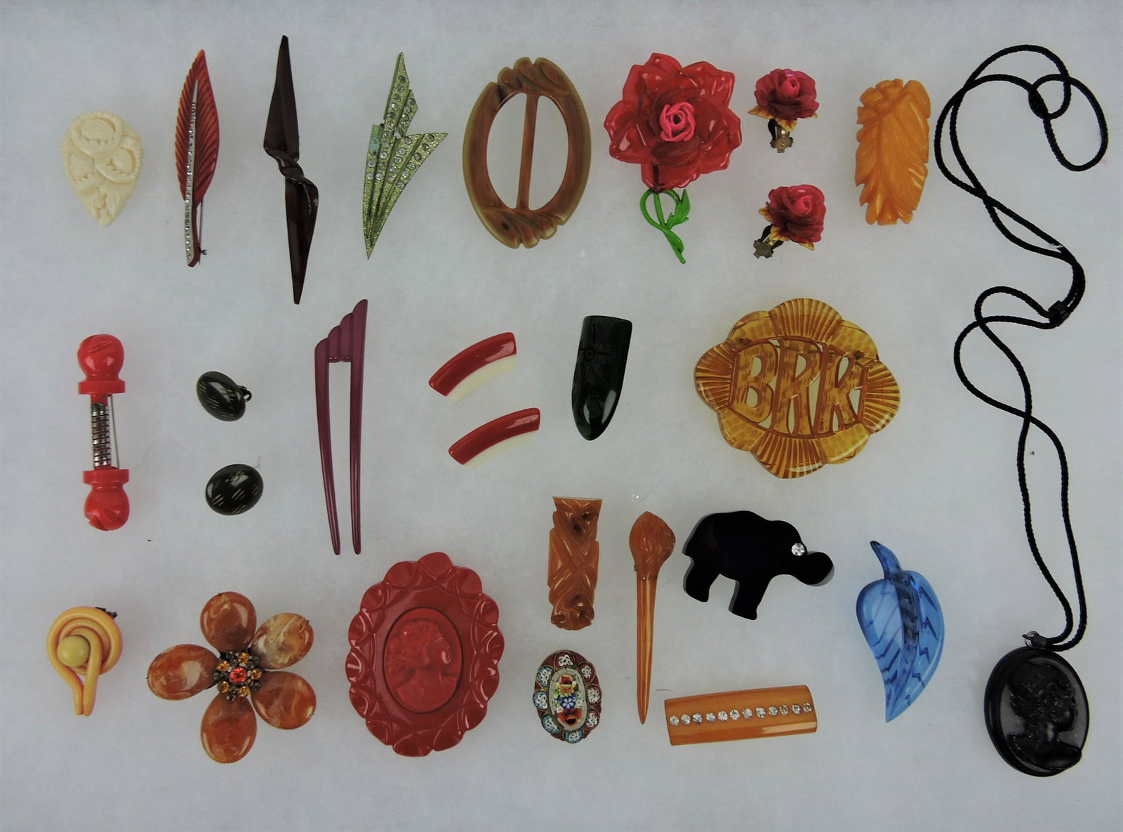 Bakelite and Bakelite type lot of 24 items,: various condition