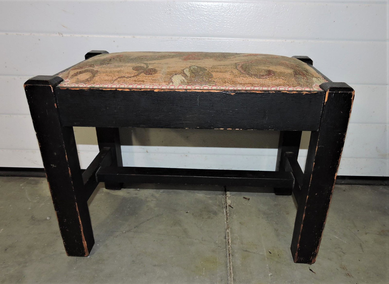 Mission oak footstool, 20"w, 12"d,: 14"h