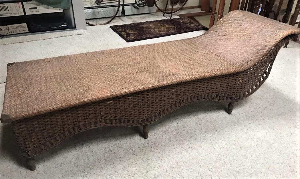 Wicker chaise lounge: .