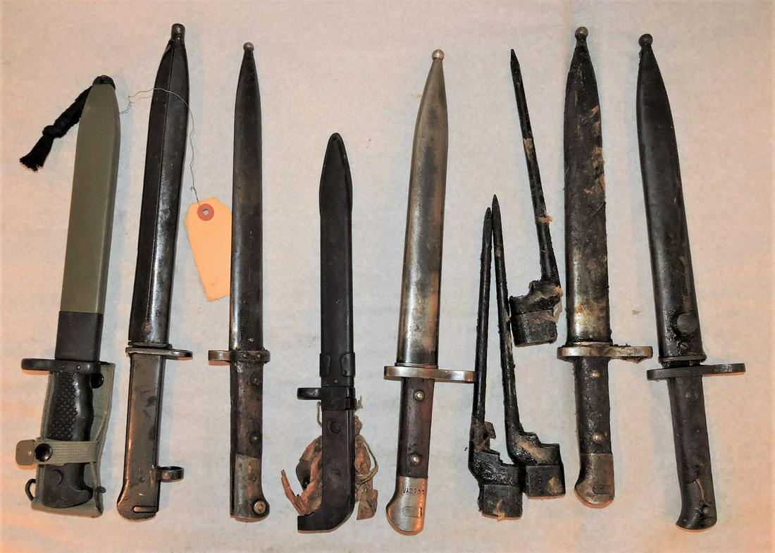 Lot of 10 bayonets: .