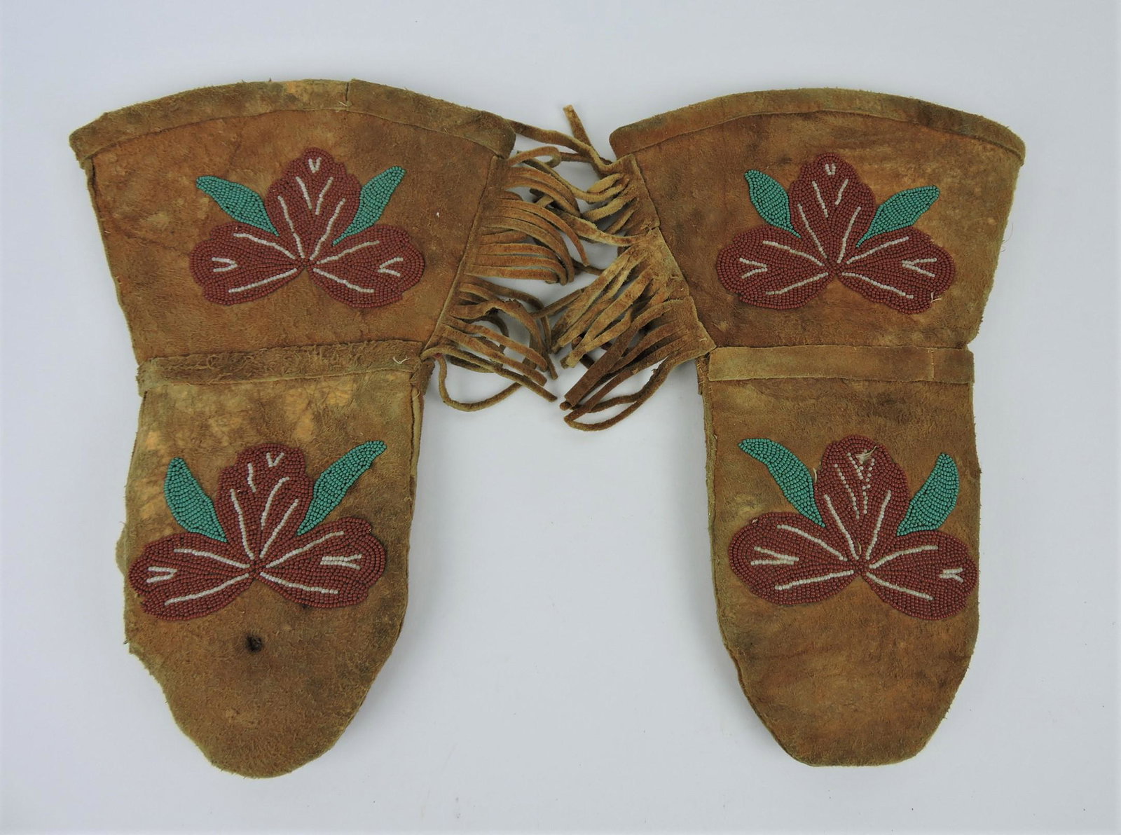 North American Indian pair of leather: beaded mittens, 14 1/2"l