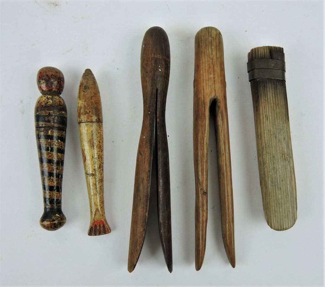 Early wooden primitive lot of 2 needle: cases (one in form of a fish) and 3 clothespins, 4 1/4 to 6 1/2"