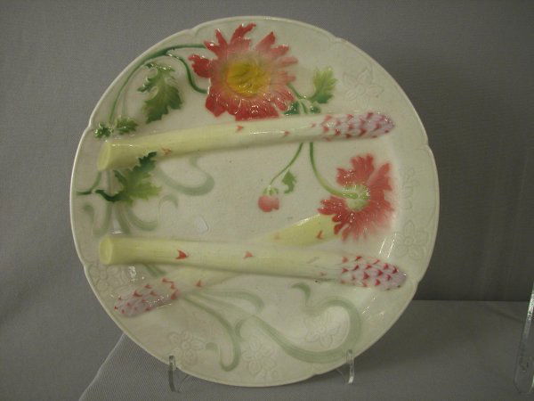 Majolica St. Clement asparagus plate with flowers: Majolica St. Clement asparagus plate with flowers, 10"