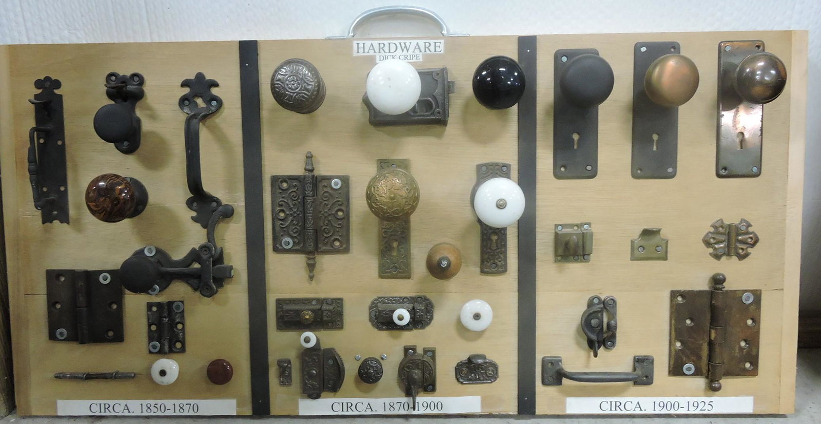 Door knob store display with door: knobs and latches