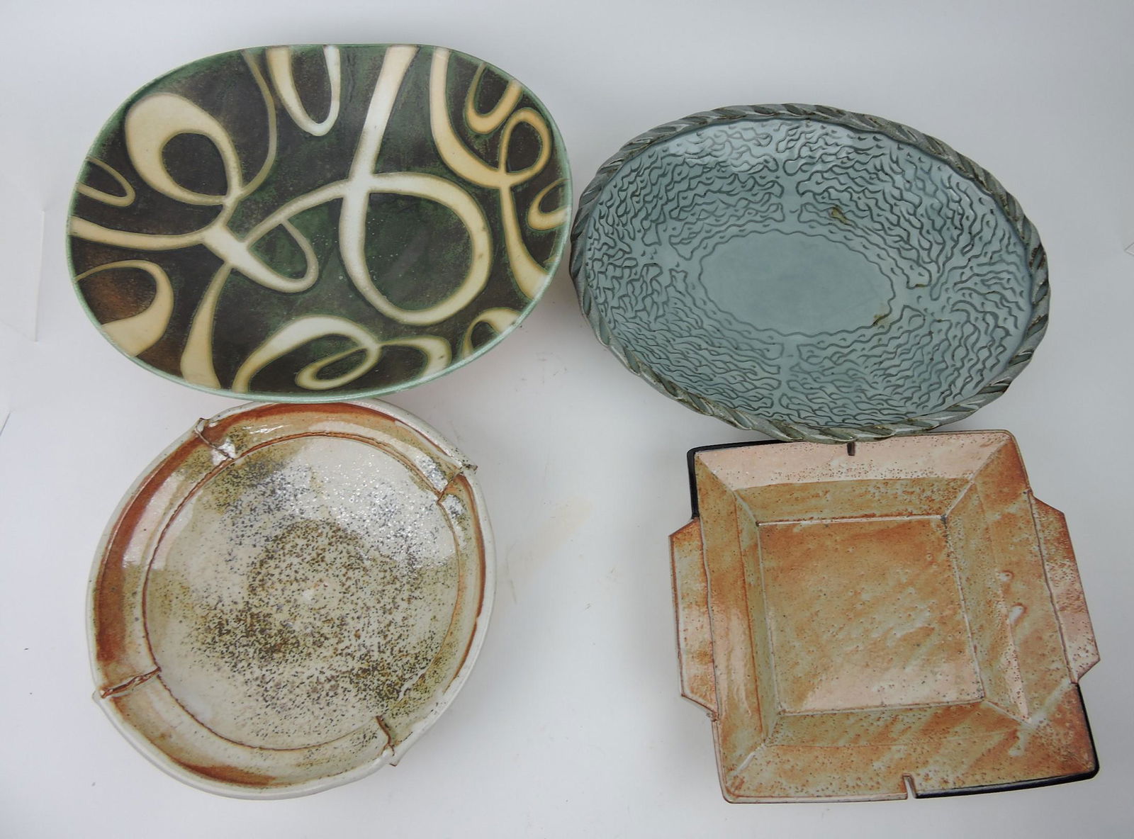 Contemporary studio pottery lot of (1 of 5)
