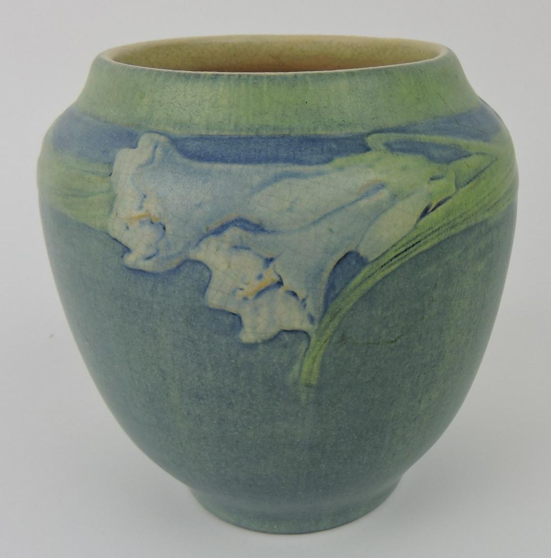 Newcomb College art pottery vase: with flowers, 4 3/4"