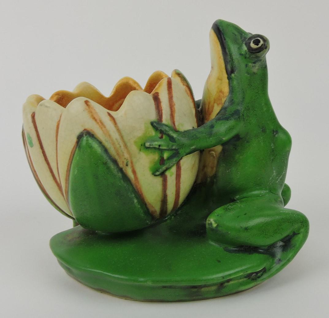 Weller Coppertone frog and water lily, 4" (1 of 1)