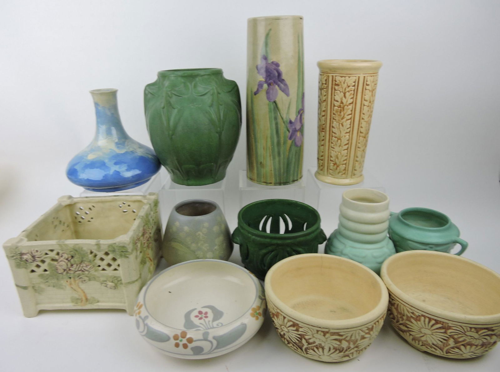 Art pottery lot of 12 pieces, various (1 of 1)