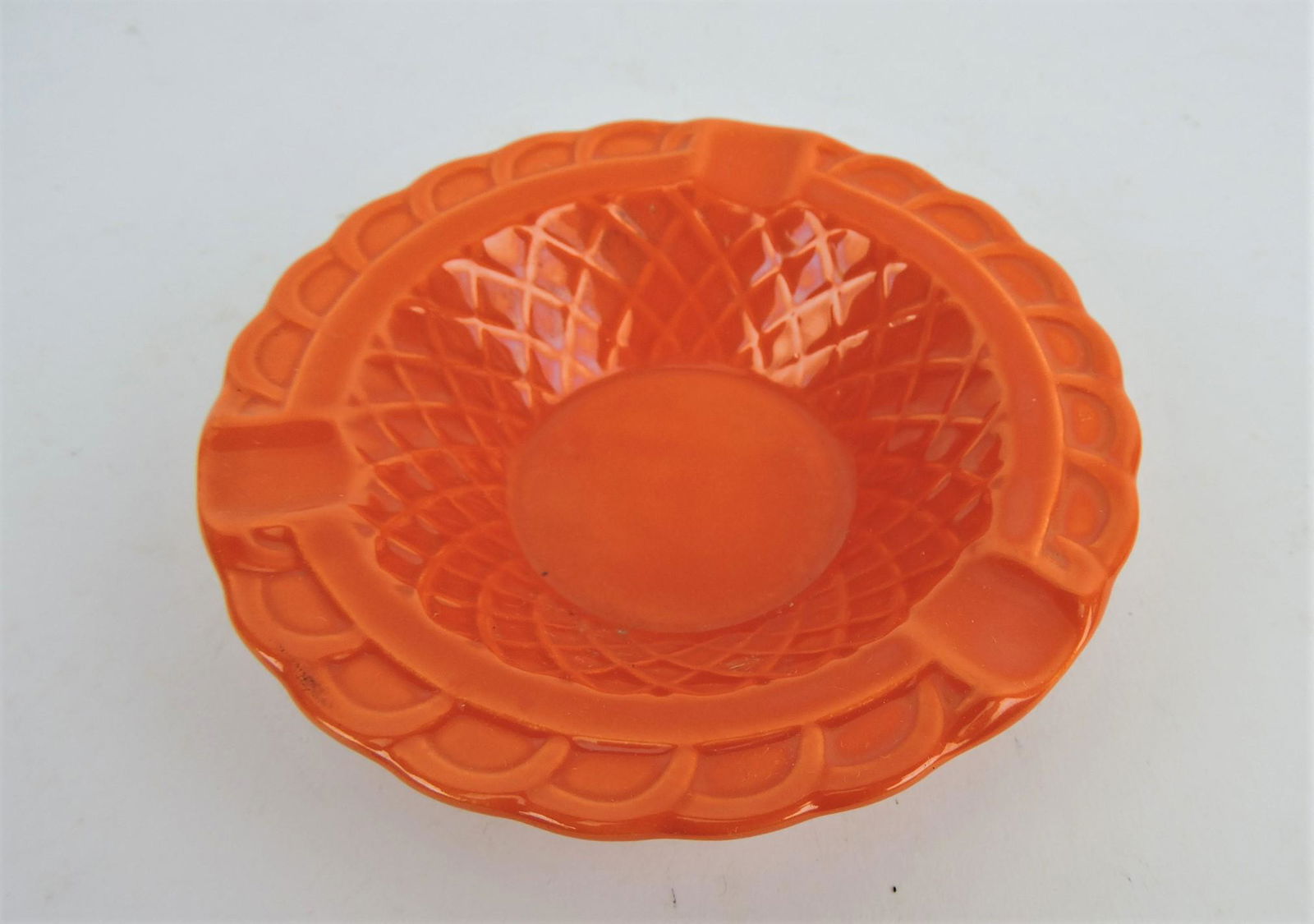 Fiesta Harlequin basketweave ashtray, (1 of 1)