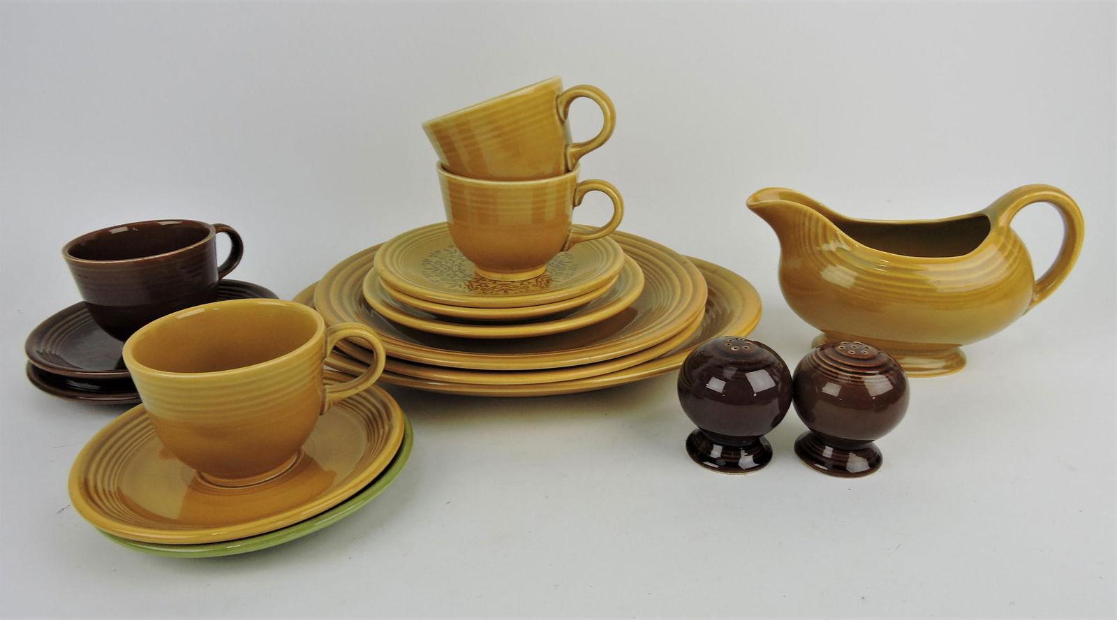 Fiesta Amberstone and Ironstone lot (1 of 1)