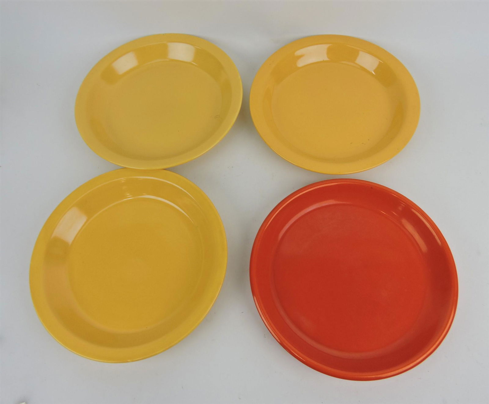 Fiesta Kitchen Kraft lot of 4 pie plates (1 of 1)