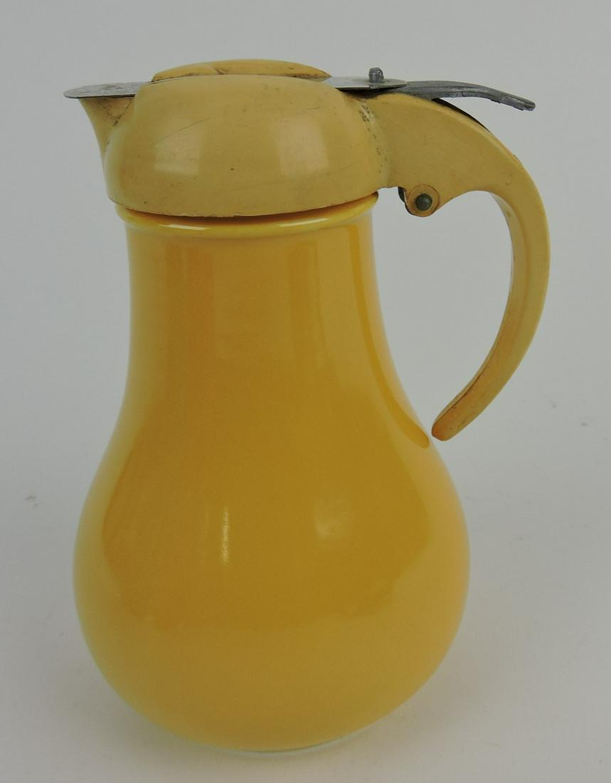 Fiesta syrup, yellow, crack to top (1 of 1)