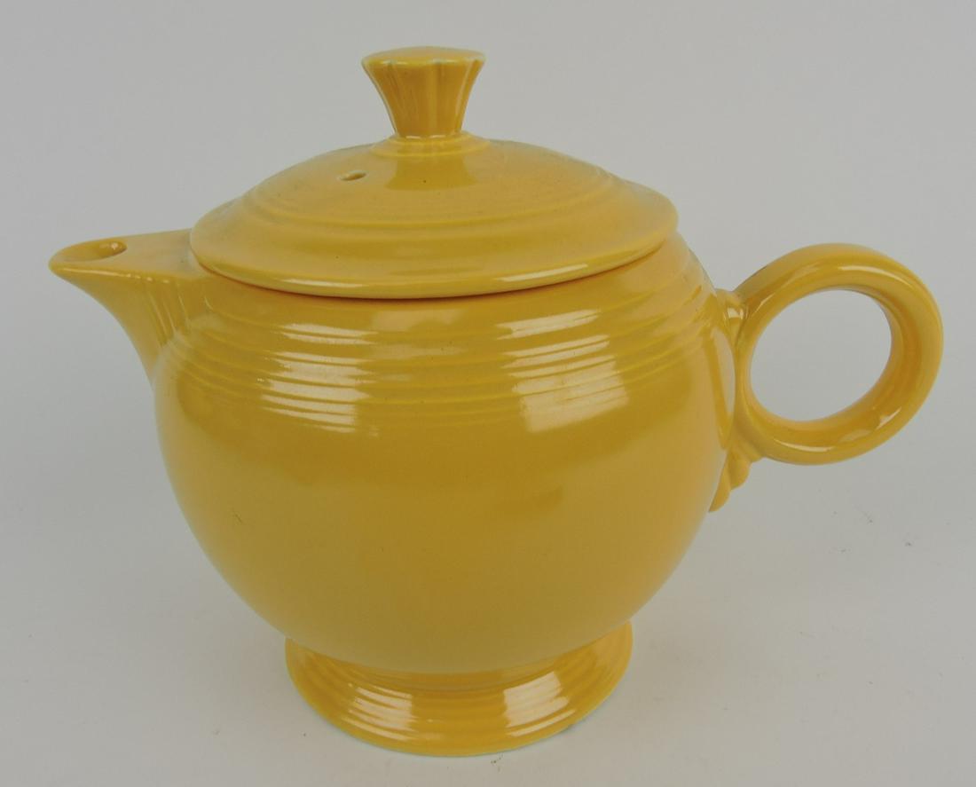Fiesta large teapot, yellow, base nick (1 of 1)