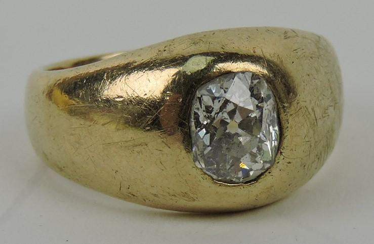 Men's 9kt yg ring with 1.5ct oval: mine cut diamond solitaire, 10.4g, size 8