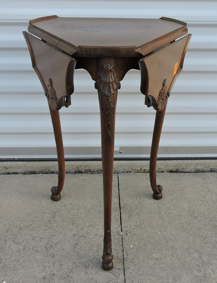 Triple drop leaf lamp table with (1 of 2)