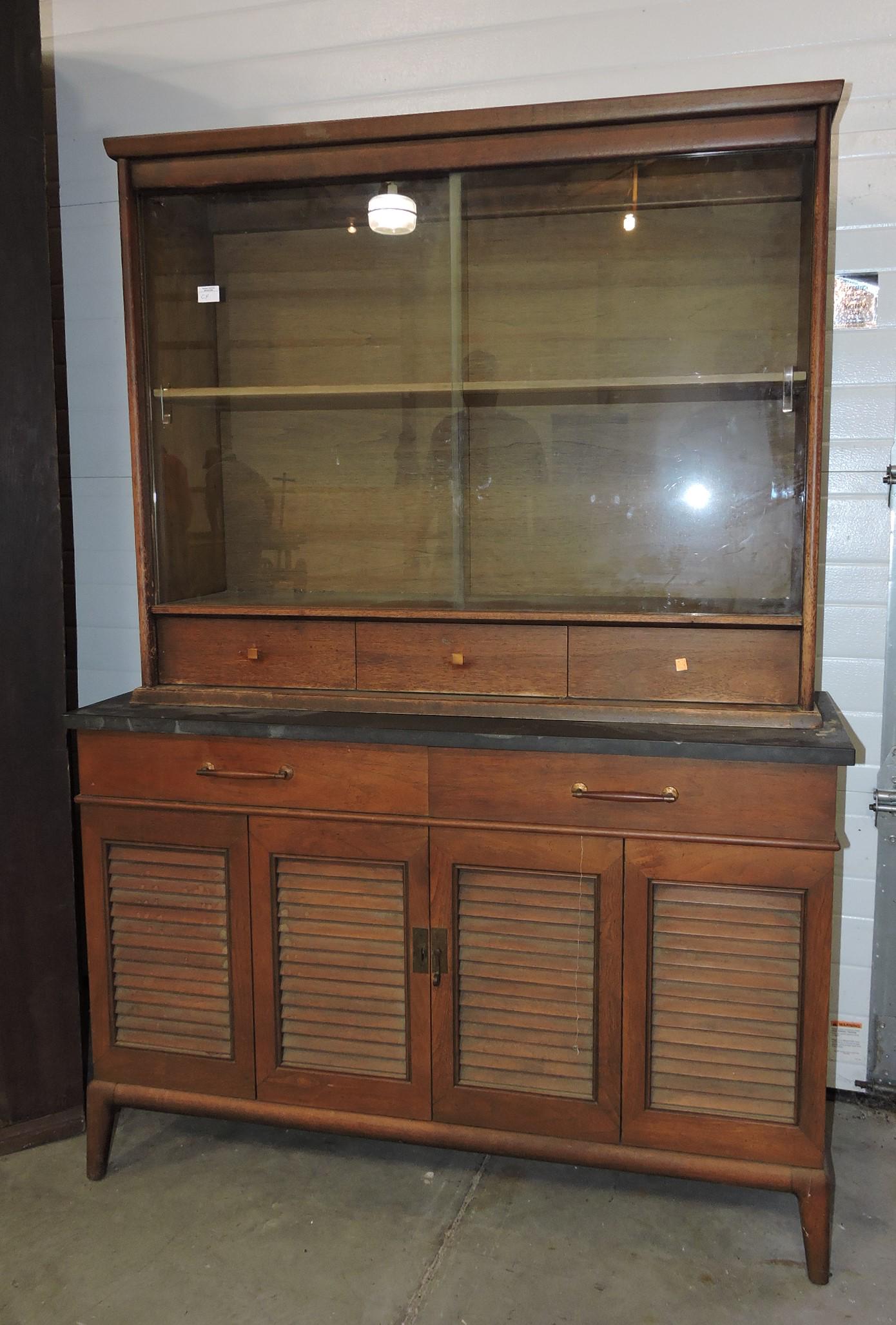 Henredon Heritage MCM hutch with (1 of 2)