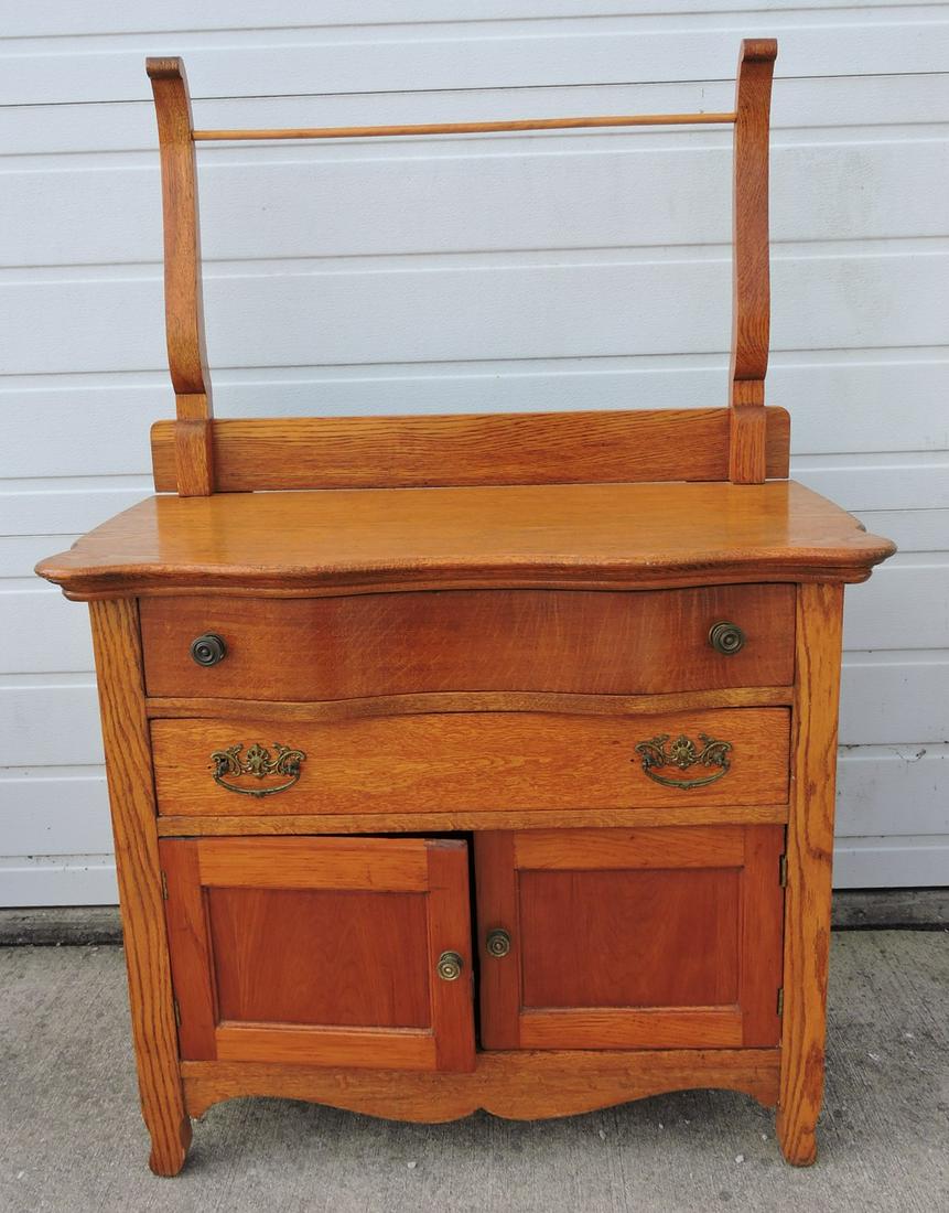 Oak commode with towel bar, (1 of 1)