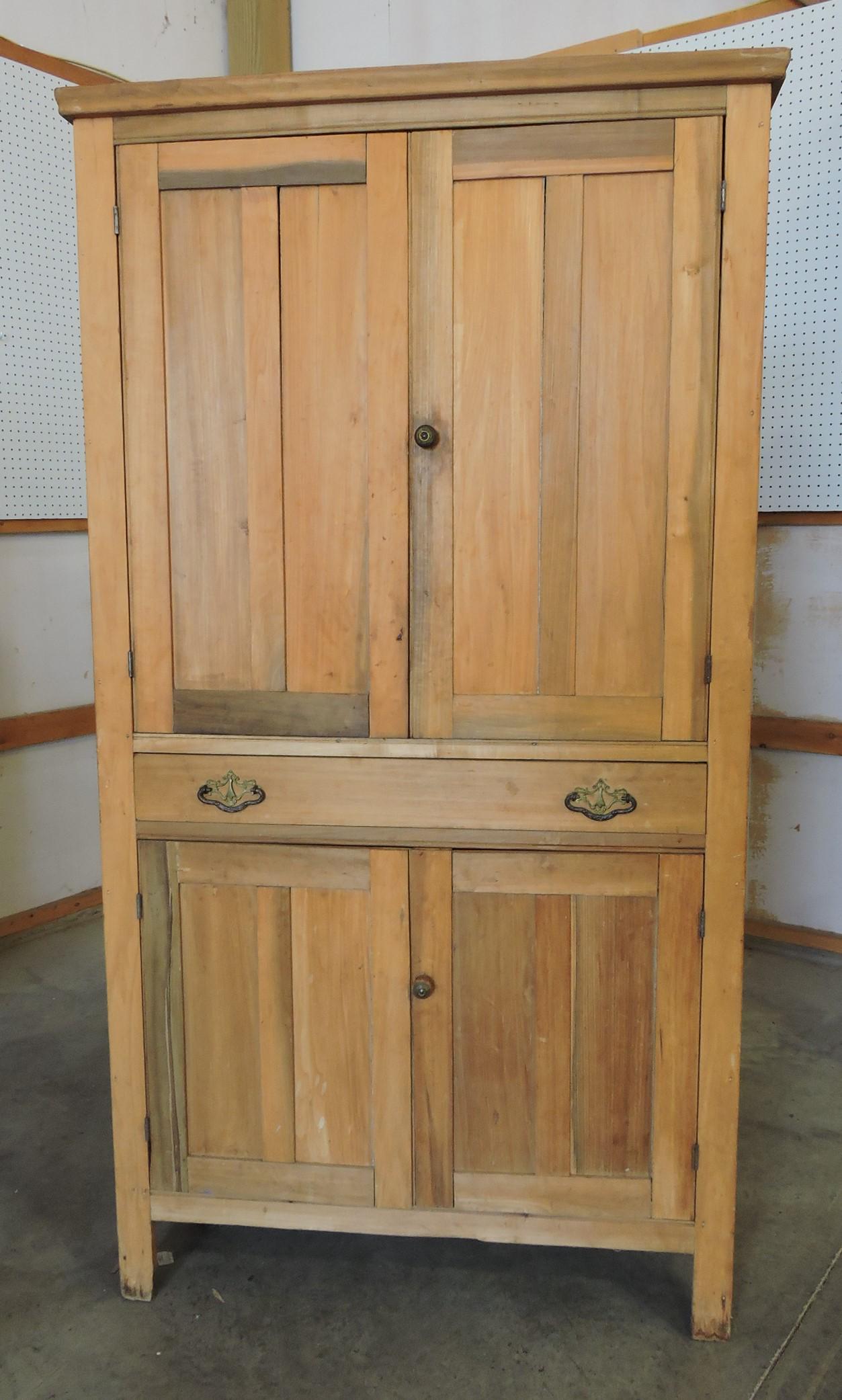 Maple one piece blind door kitchen (1 of 1)