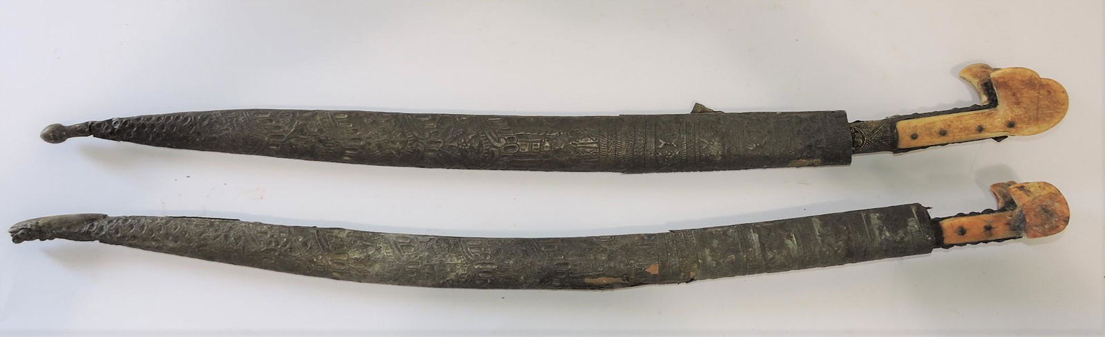 Pair of very early Japanese swords with (1 of 14)