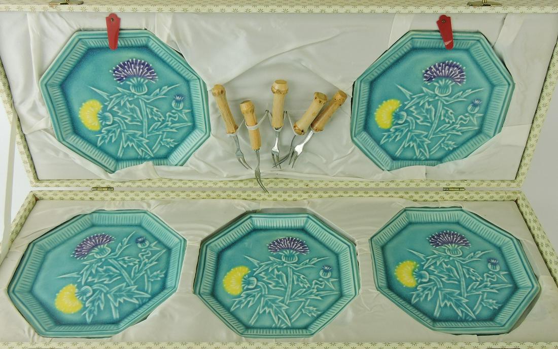Majolica dessert set in presentation (1 of 1)