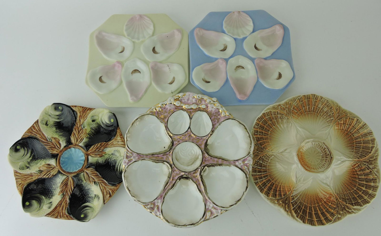 Porcelain and contemporary majolica: lot of 5 oyster plates