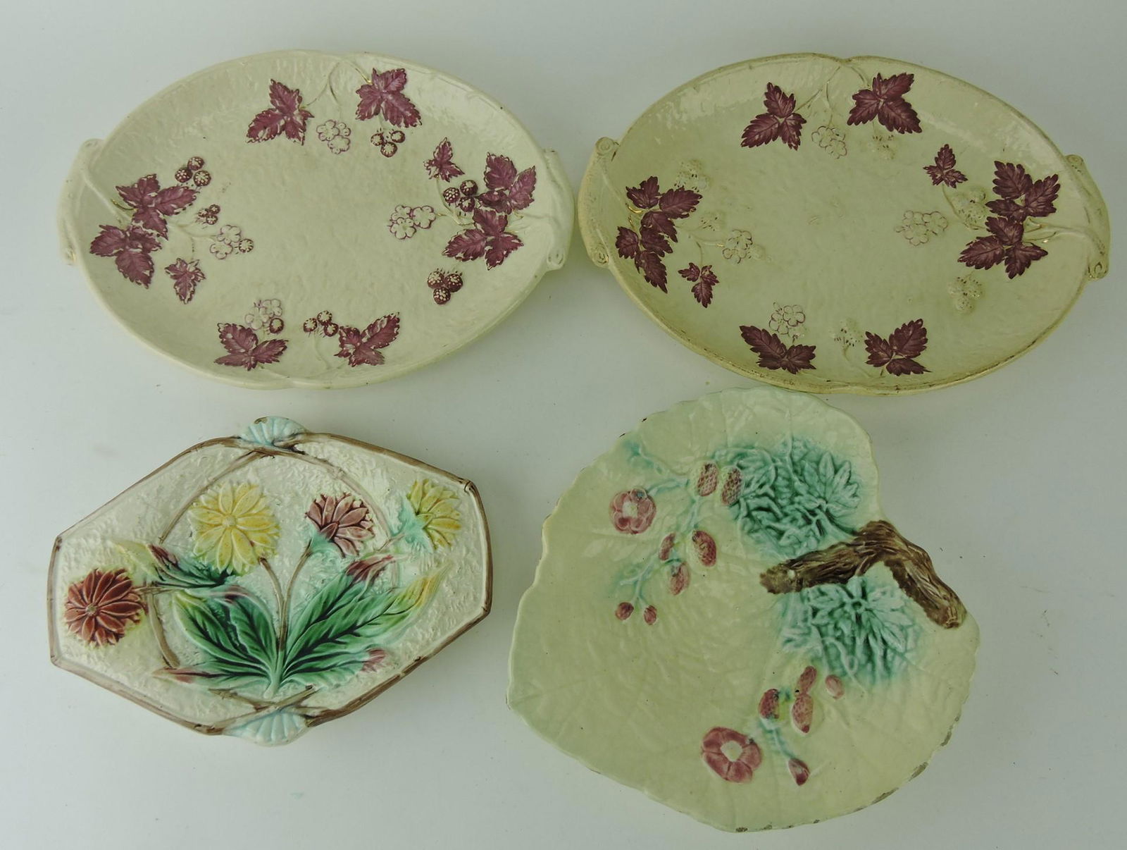 Majolica lot of 4 platters, various: condition