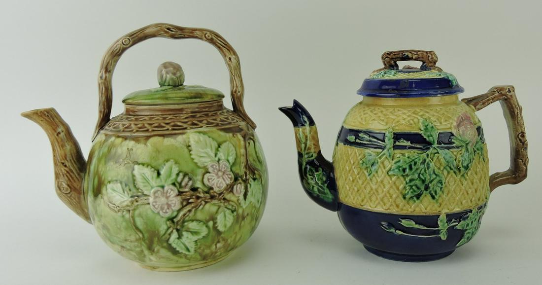 Majolica lot of 2 teapots: .