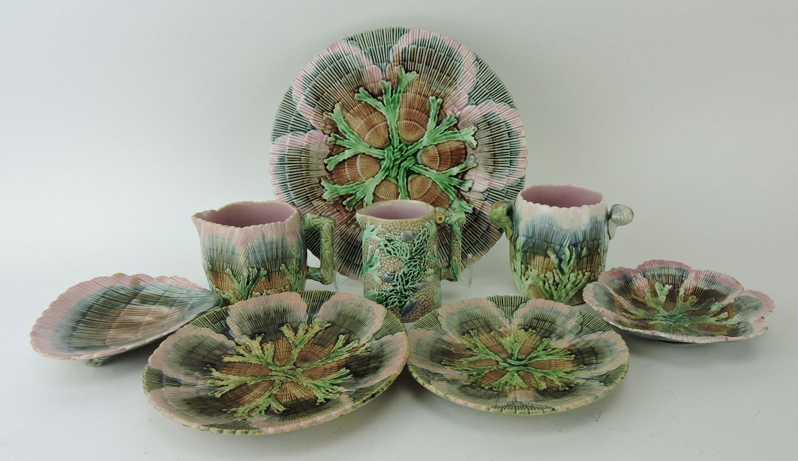 Etruscan majolica shell and seaweed (1 of 1)