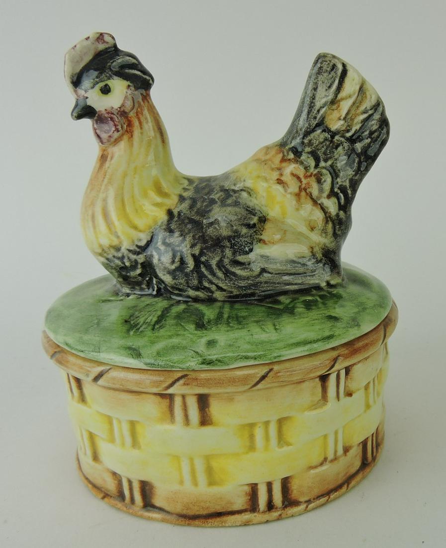 Royal Dux small majolica hen on: box, 5"