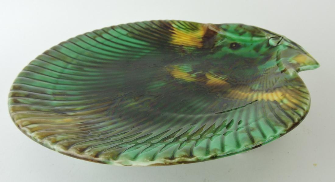 Wedgwood mottled majolica shell (1 of 2)