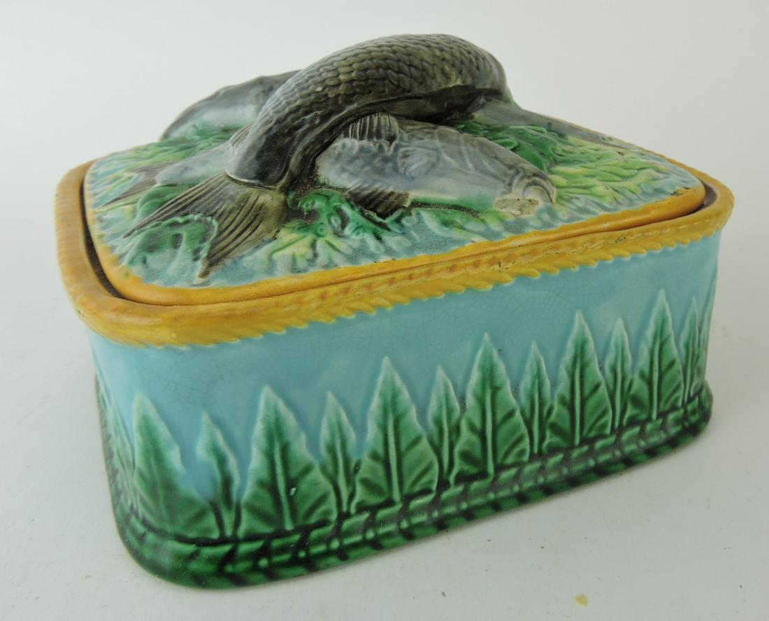 George Jones majolica acanthus: leaf sardine box