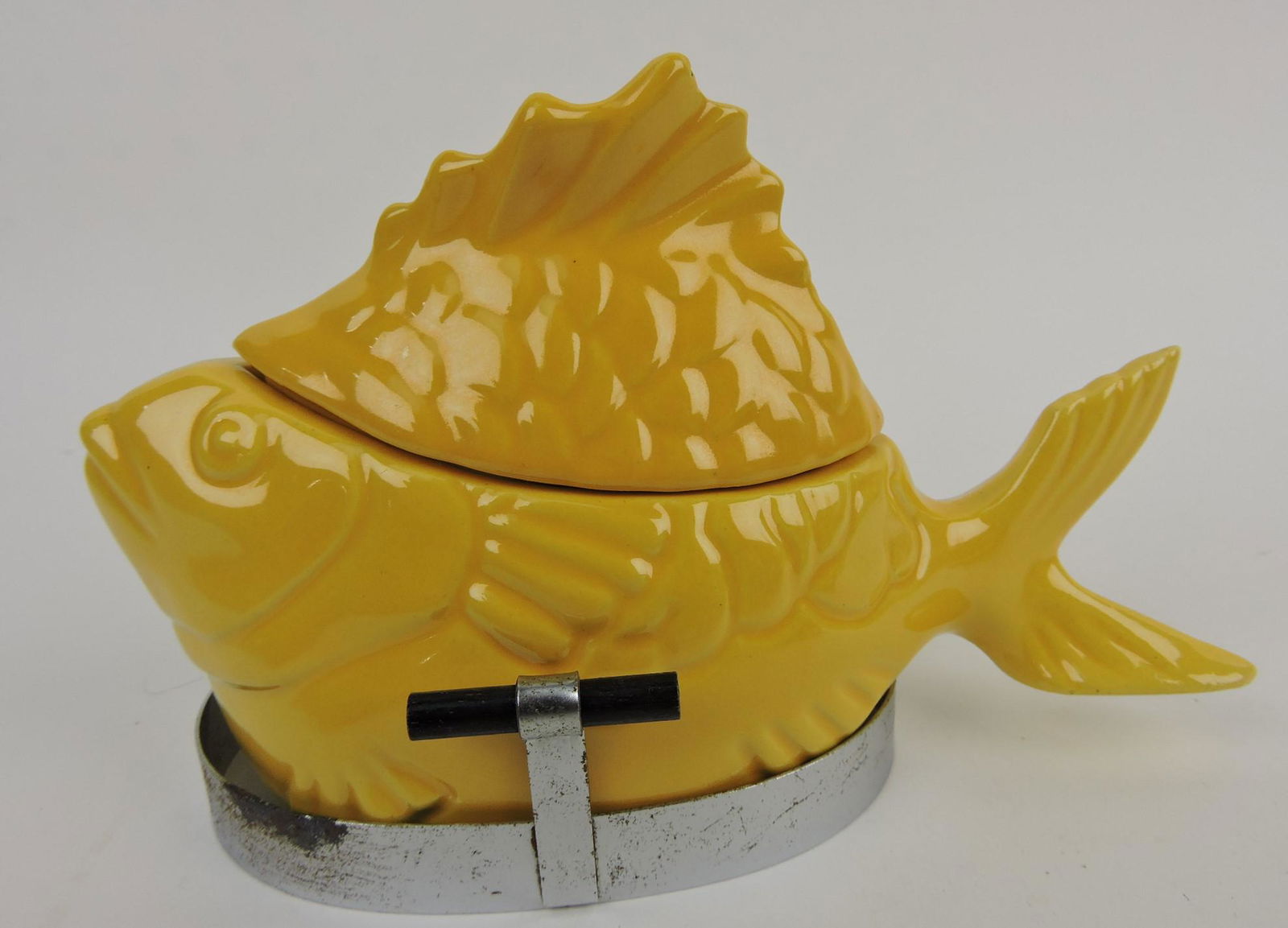 Yellow Chicken of the Sea fish baker (1 of 1)