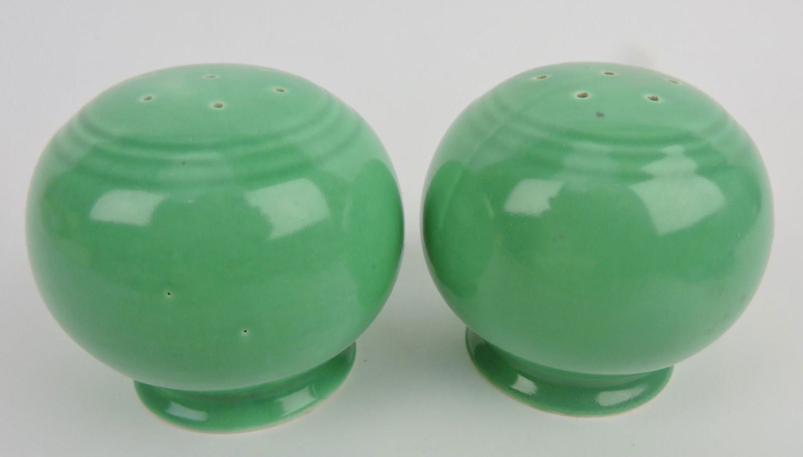 Fiesta Kitchen Kraft pair of range shakers, (1 of 1)