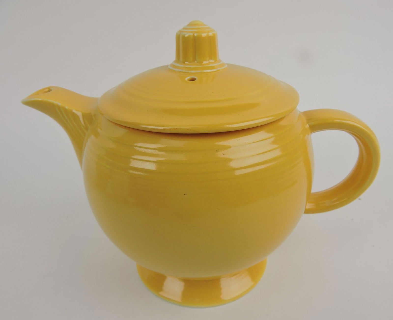 Fiesta medium teapot, yellow (1 of 1)