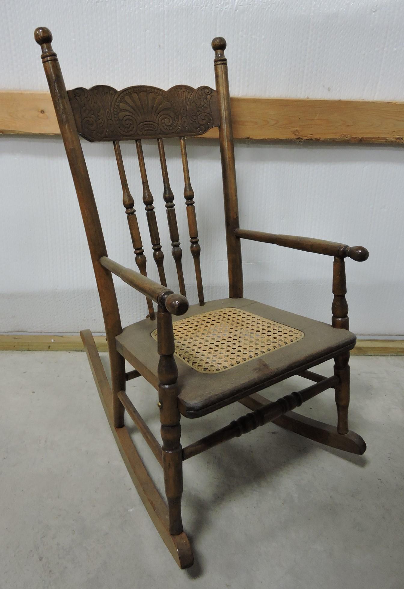 Oak child's print back arm rocker: .