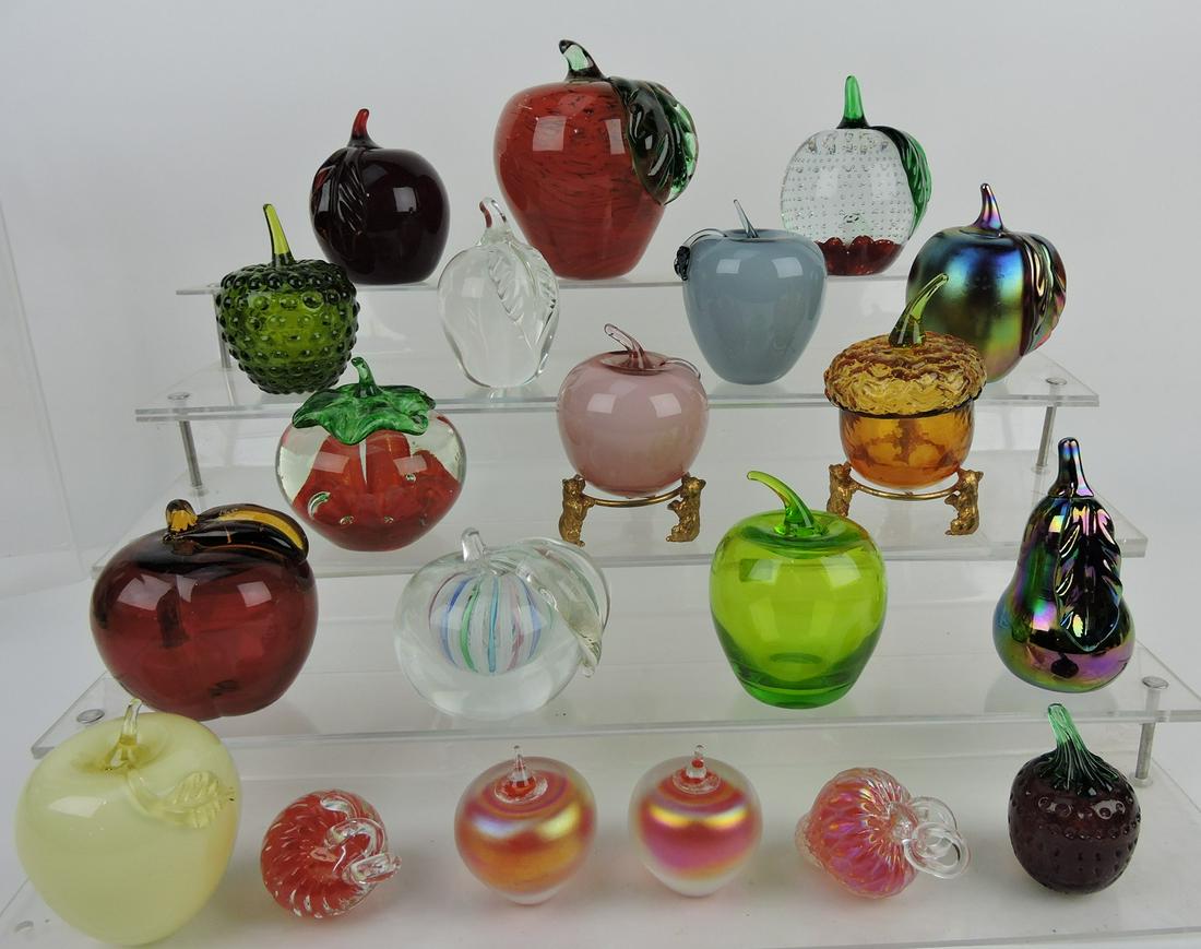 Lot of 20 paperweights, various makers, (1 of 1)