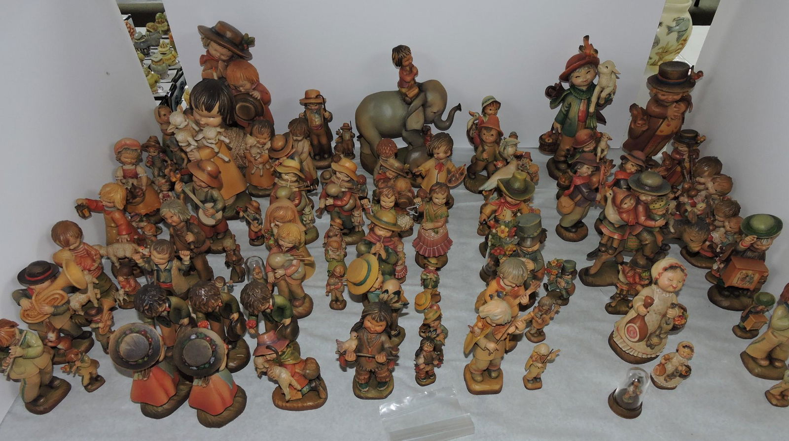 Anri lot of 99 wooden figures, made in Italy (1 of 4)