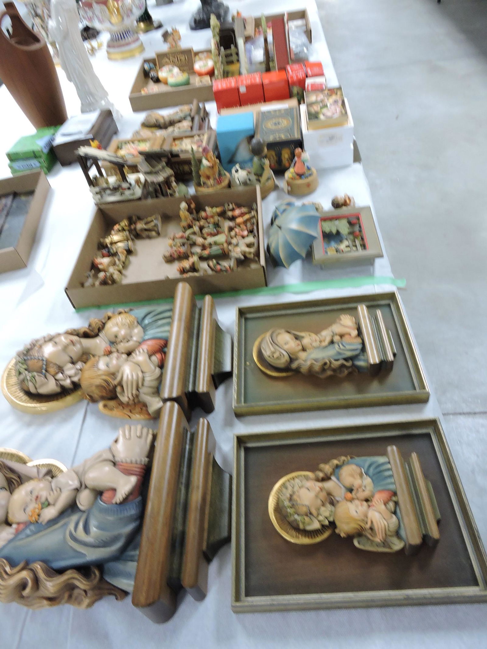 Anri large lot of wall plaques and (1 of 4)