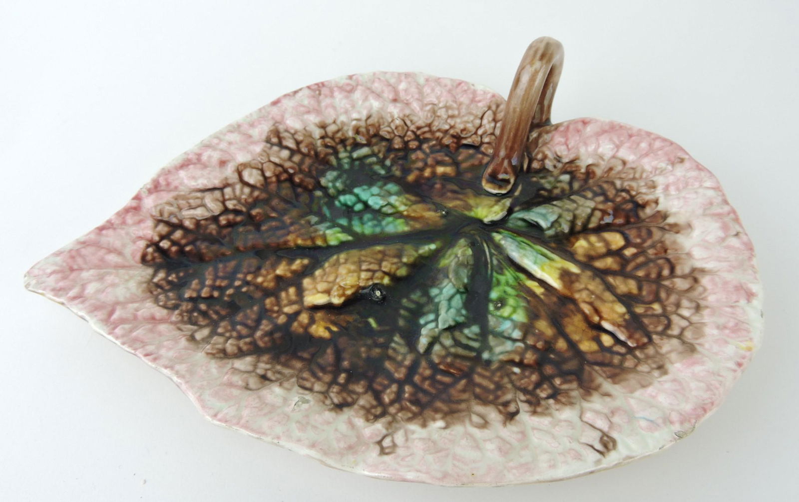 Majolica begonia leaf tray with vine (1 of 1)
