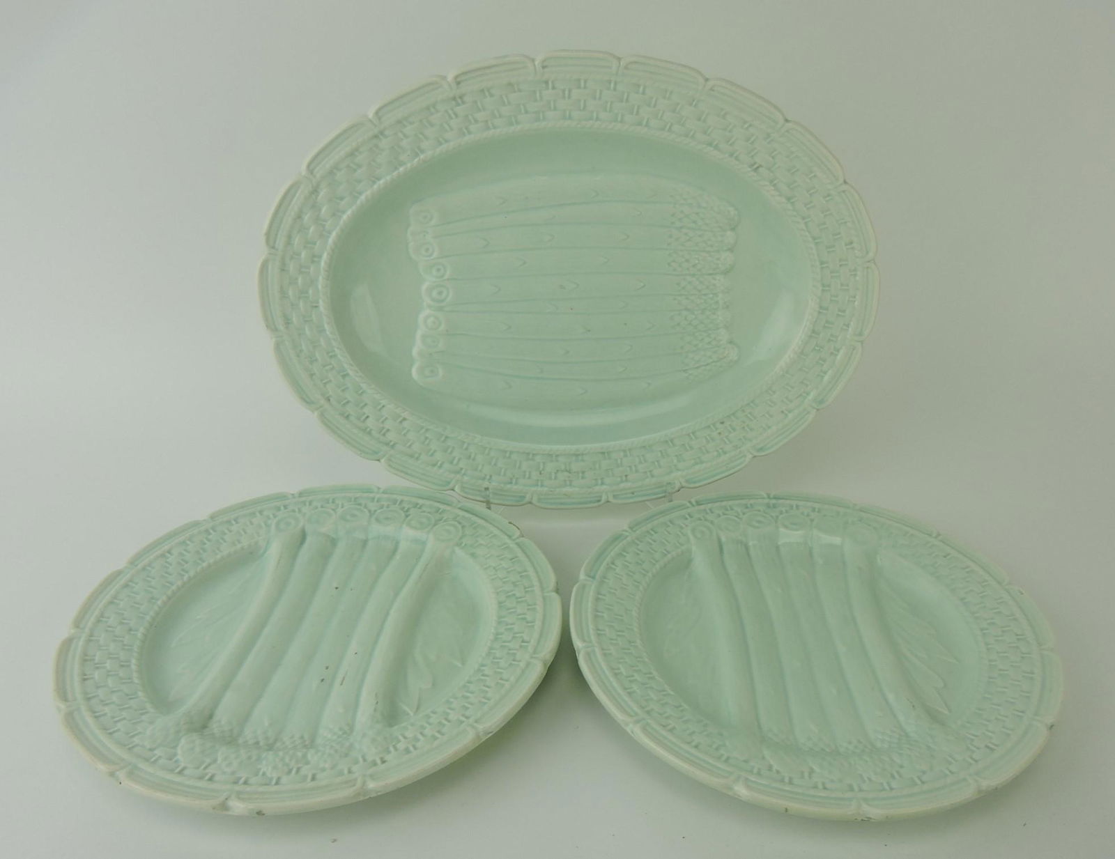 Orchies French majolica asparagus tray: and 2 matching plates