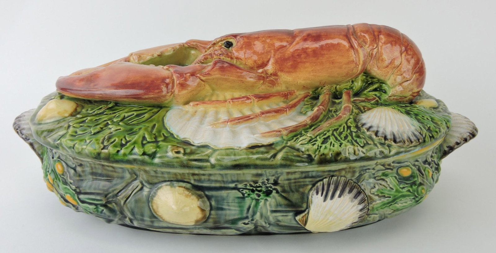 Minton majolica tureen, base with (1 of 4)
