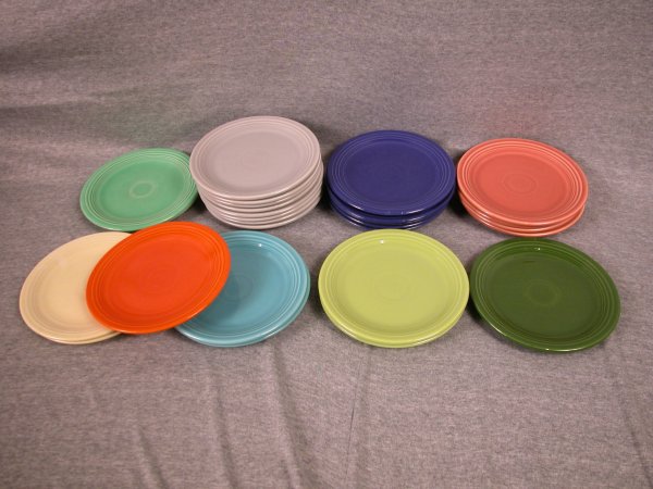 Fiesta 7" plate group - light green, 8 gray, 5 cob