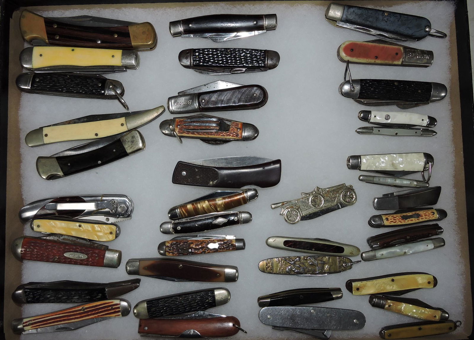 Tray of 40 pocket knives - Case, Buck, (1 of 1)