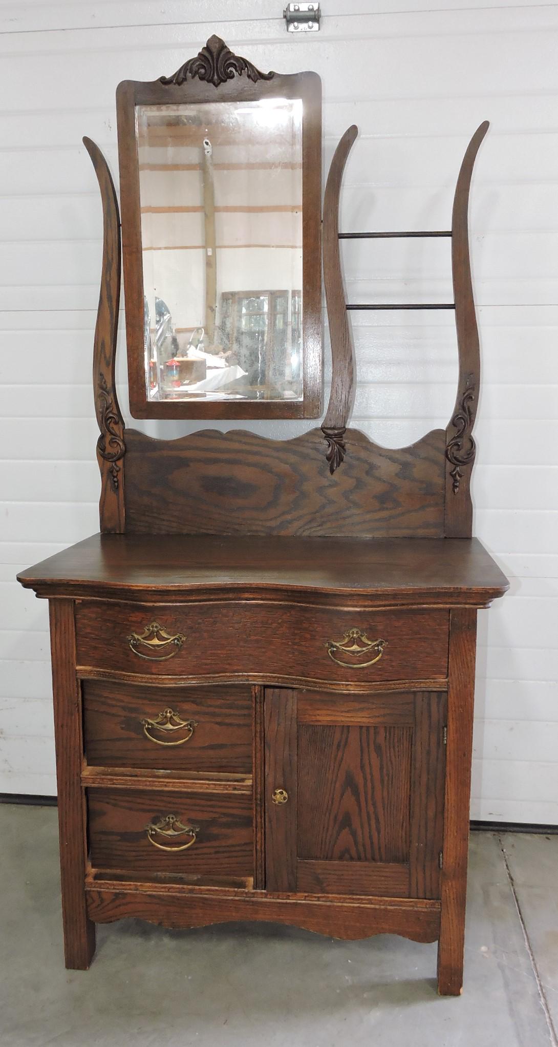 Oak hotel wash stand with towel bar (1 of 1)