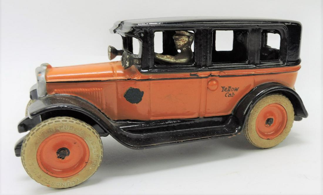 Arcade cast iron "Yellow Cab" (1 of 3)