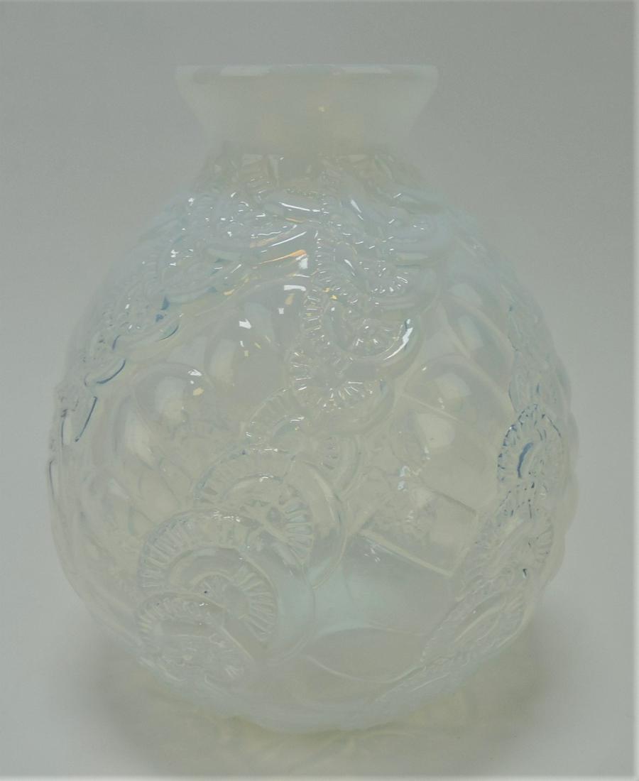 Sabino type opalescent vase, 7 1/2": .