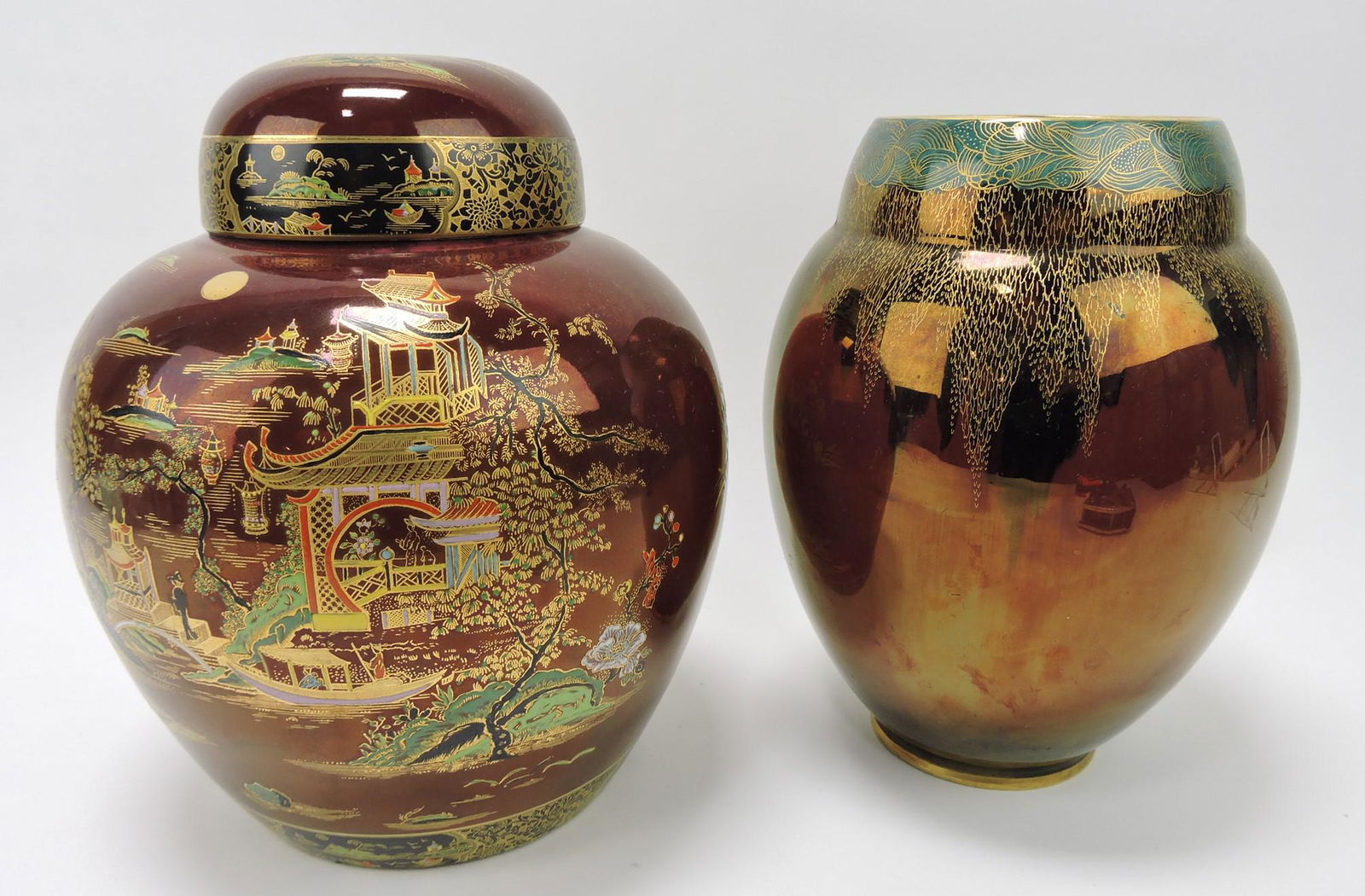 Carltonware large covered Oriental urn (1 of 1)